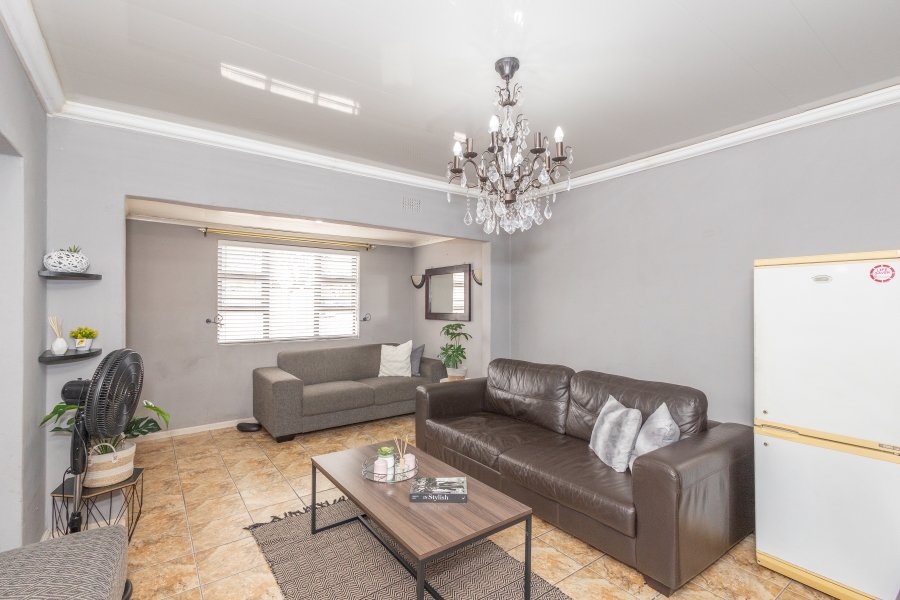 2 Bedroom Property for Sale in Uitsig Western Cape